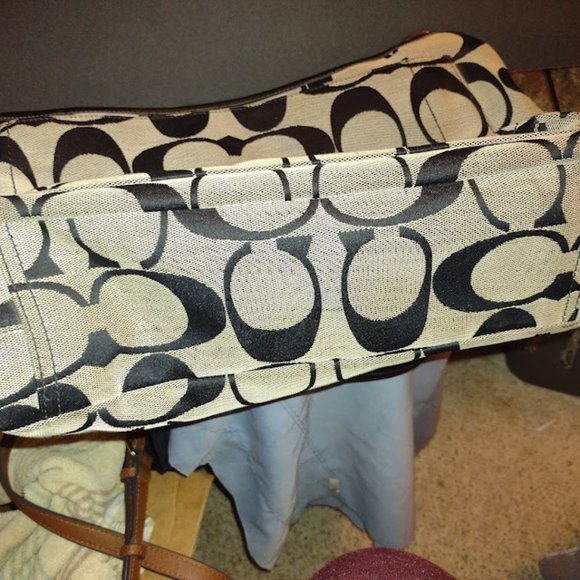 Coach crossbody bag - really cute - Picture 3 of 7